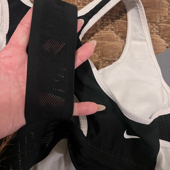 Nike Sports Bra with Inserts 🖤 - Picture 5 of 5